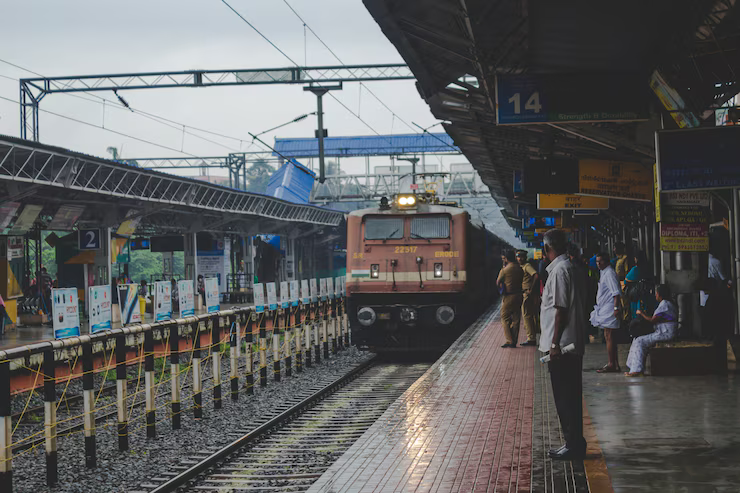people watching as train approaches_1353 227